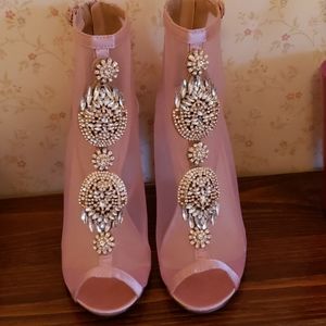 Chase & Chloe pink peep toe booties